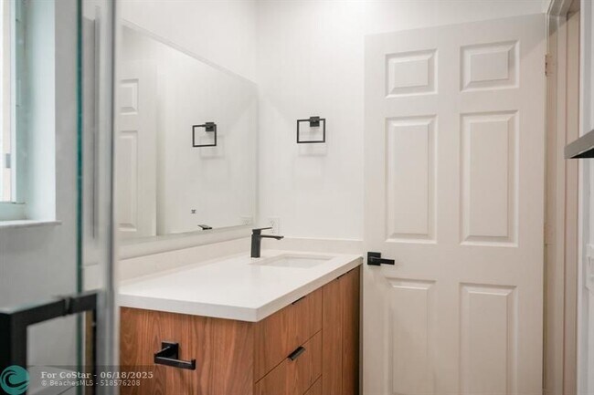 Building Photo - 1261 Majesty Terrace