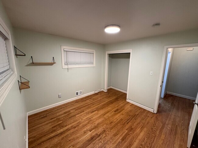 Building Photo - 10859 Murray Dr