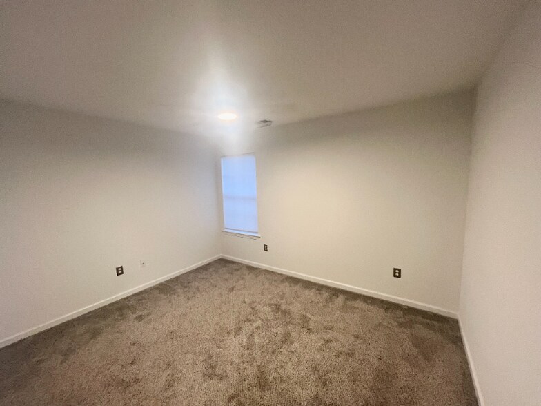 Building Photo - 473 Dandelion Ln