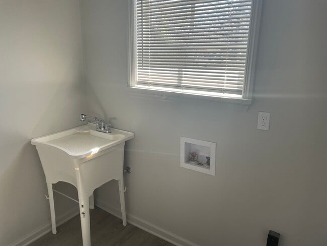Building Photo - Fully Renovated Home For Rent