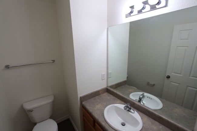 Building Photo - 3BR/2.5BA Townhome in Bellemont | Fenced Yard + 2-Car Garage