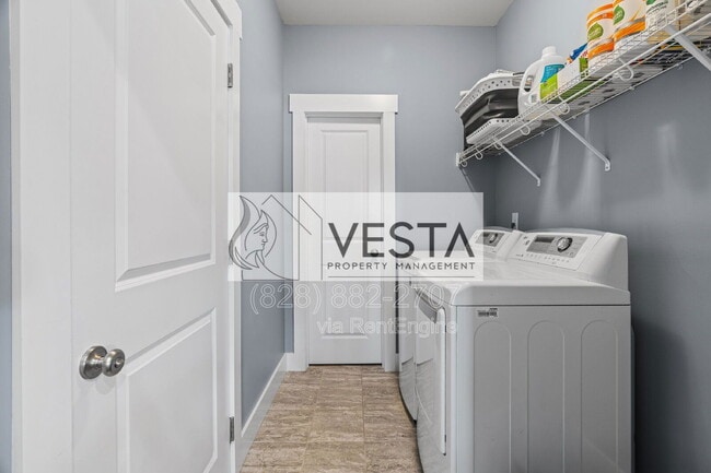 Building Photo - 16 Hyde Park Pl