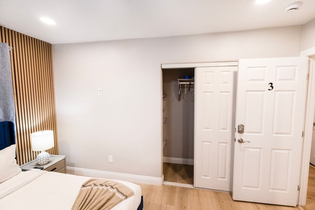 Building Photo - 6168 Cumberland St