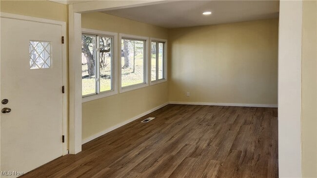 Building Photo - 9315 Glenwood Trail