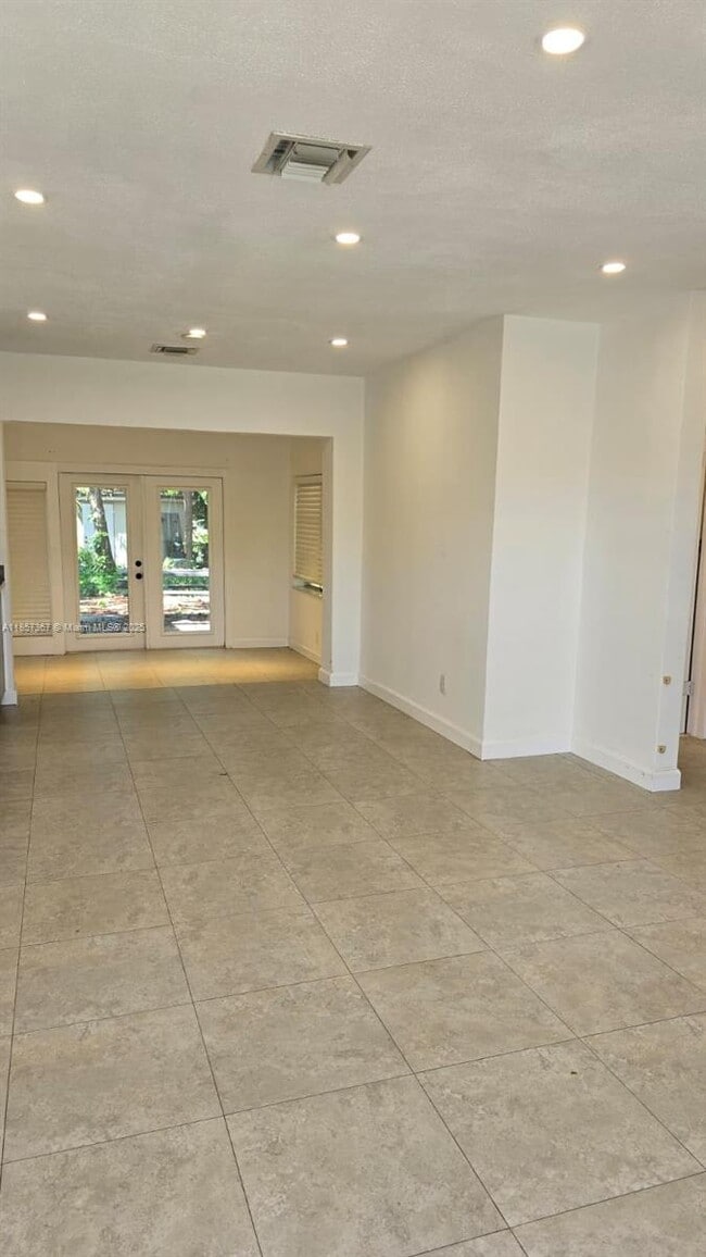 Building Photo - 3801 SW 31st Dr