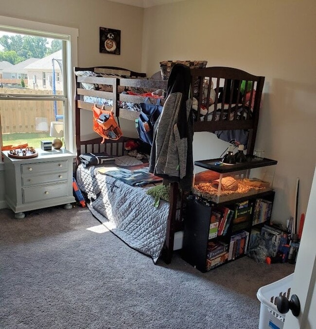 Building Photo - Beautiful 4-bedroom, 2.5- bath home with b...