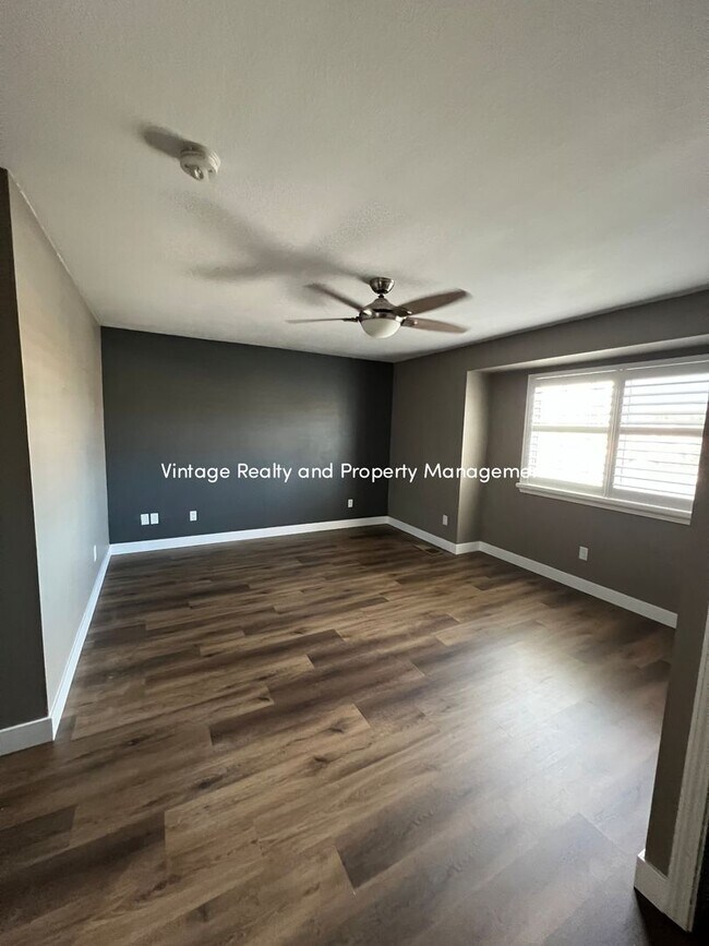 Building Photo - Ready To Go Top Of The Line 4 Bedroom Two ...