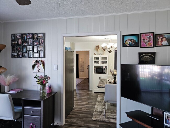 Building Photo - 3 BEDROOM