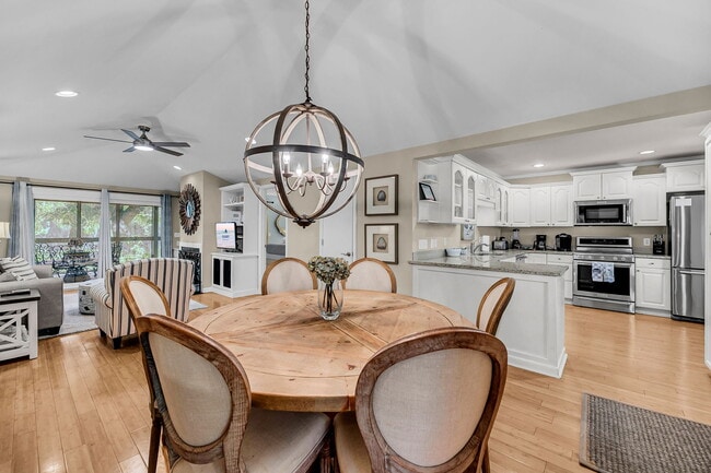 Building Photo - Branson - Breeze