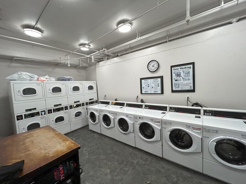 Smaller Laundry Room - 1440 Veteran Ave