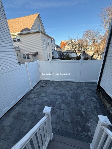 Building Photo - 8 Brentwood St