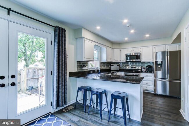 Building Photo - 4054 Norbeck Square Dr