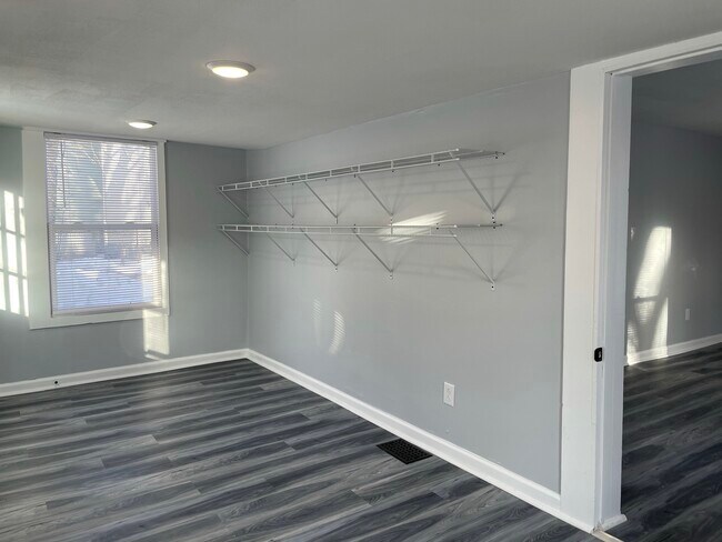 Building Photo - 627 Hawley Ave