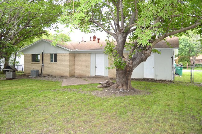 Building Photo - 5729 Emerson Dr