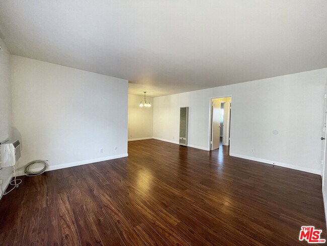 Building Photo - 870 Figueroa Terrace