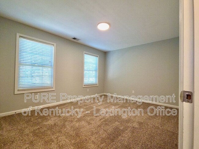 Building Photo - 2564 Rockaway Pl