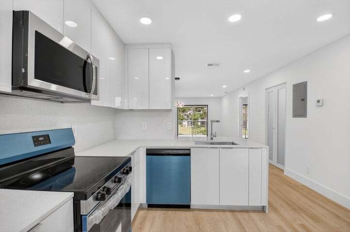 Building Photo - 300 W Hidden Valley Blvd