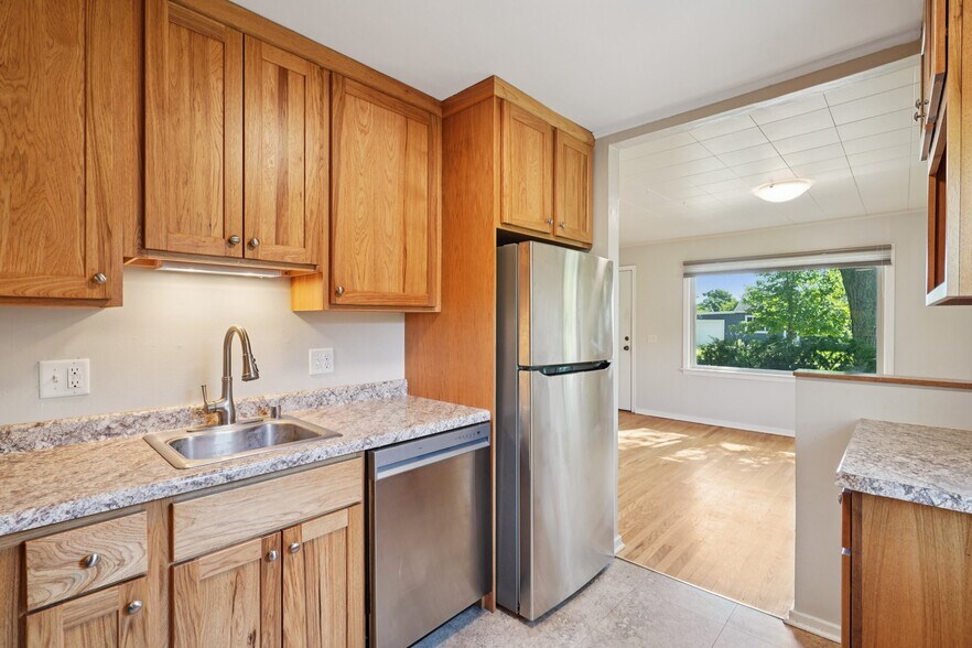 Building Photo - 1118 Lorraine Dr