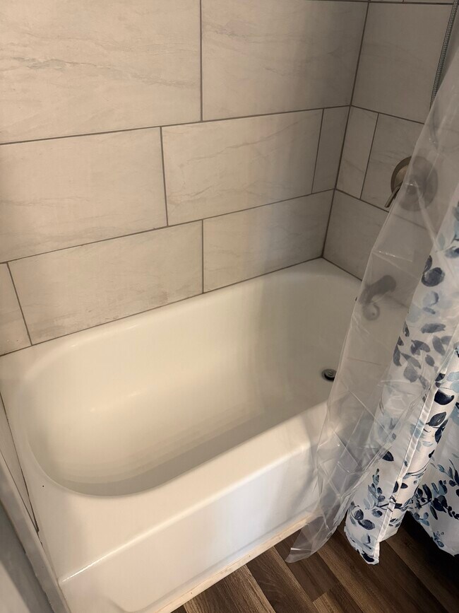 Building Photo - 119 S Mcsweyn Pl