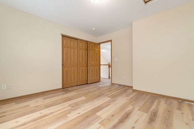 Building Photo - Beautifully Updated Single Family in a Private Community