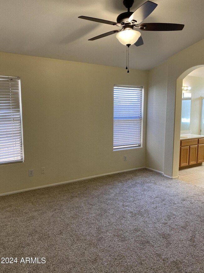 Building Photo - 11519 E Persimmon Ave