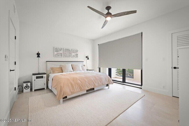 Building Photo - 739 Spinnakers Reach Dr