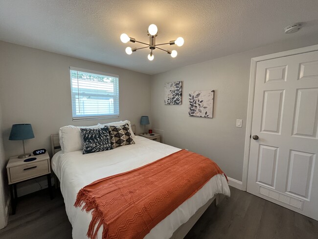 Building Photo - 607 Lyndhurst St