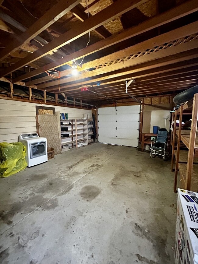 Building Photo - 805 S Atlantic St