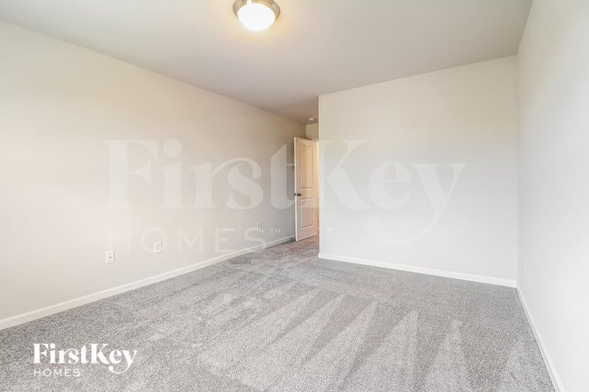 Building Photo - 808 Birchcrest Wy