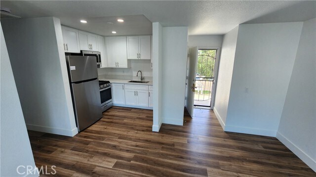 Building Photo - 988 El Camino Dr