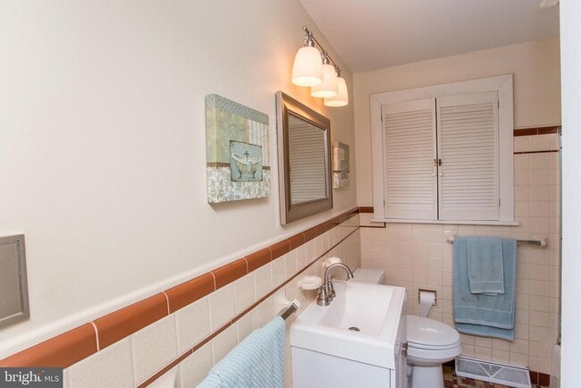 Building Photo - 67 Townview Dr