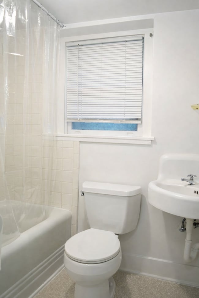 Building Photo - Girard72