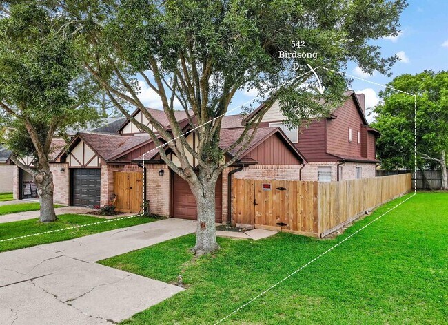 Building Photo - 542 Birdsong Dr