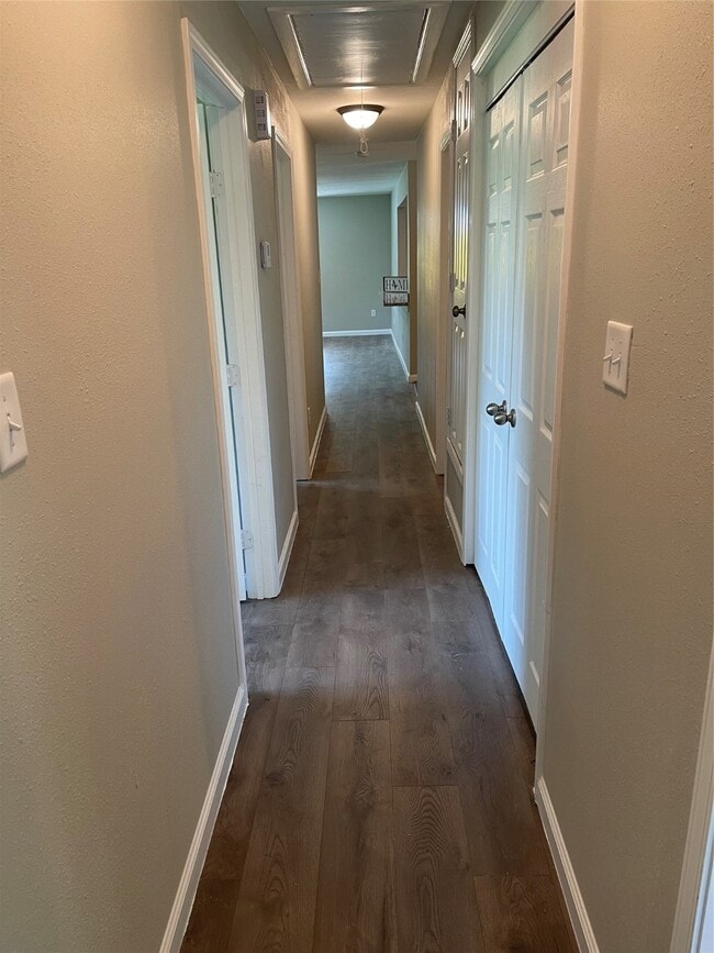 Building Photo - 2734 Ash Rd