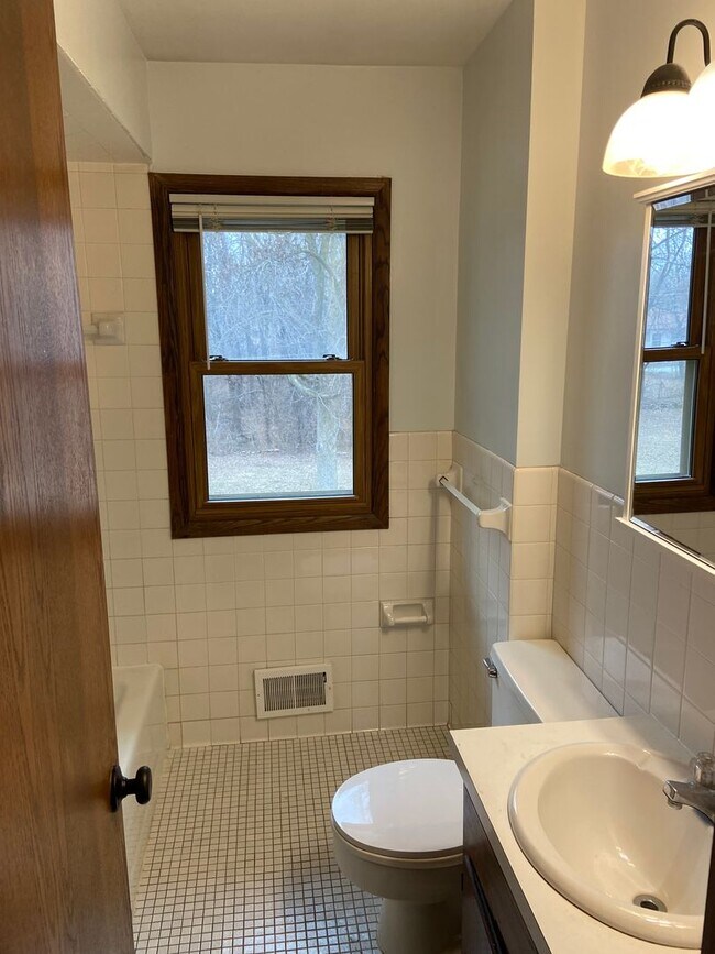 Building Photo - 1671-1673 Leone