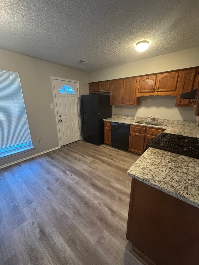 Building Photo - 4217 Brighton Dr