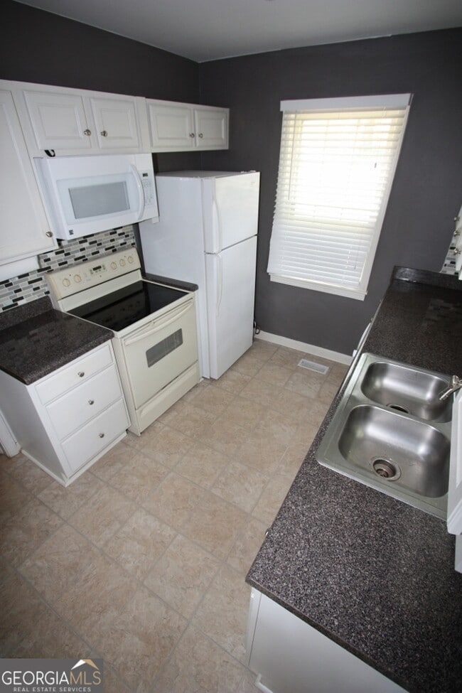 Building Photo - 222 Beechwood Cir