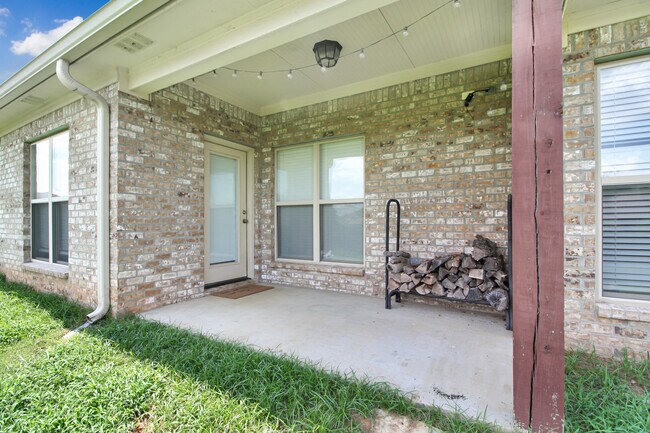 Building Photo - 203 Buttonwood Ln