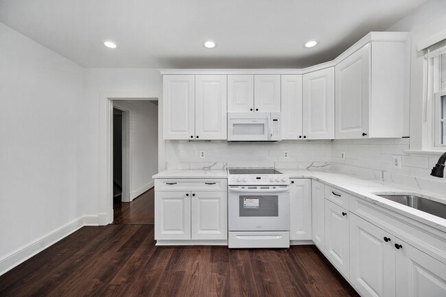 Building Photo - 819 Weedon St