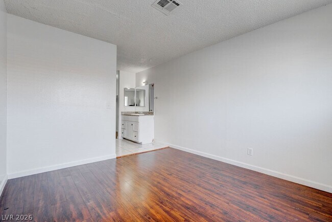 Building Photo - 5198 Greene Ln