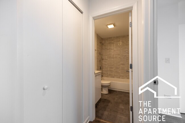 Building Photo - 940 W Winona St