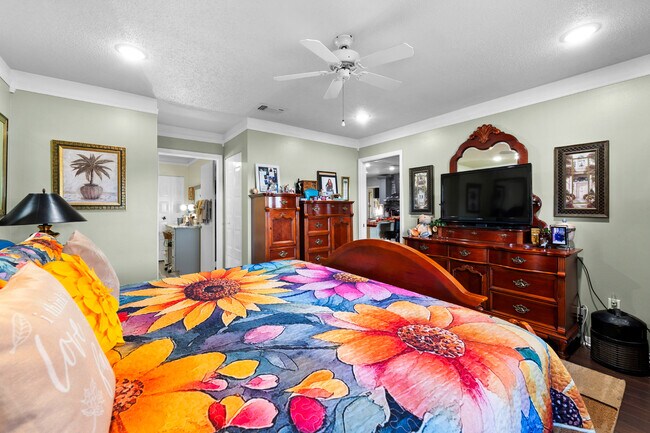 Building Photo - 1808 N Pebble Beach Blvd