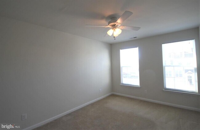 Building Photo - 515 Ellison Dr