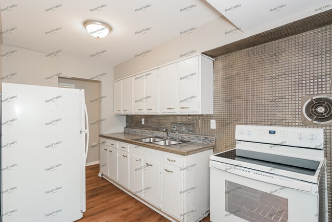 Building Photo - 424 Lancashire Rd