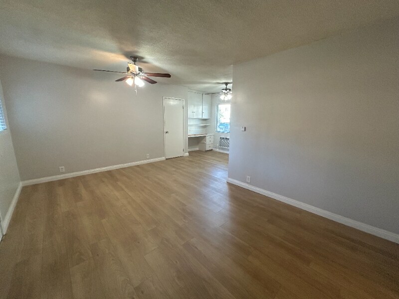 Building Photo - 409 N Los Robles Ave