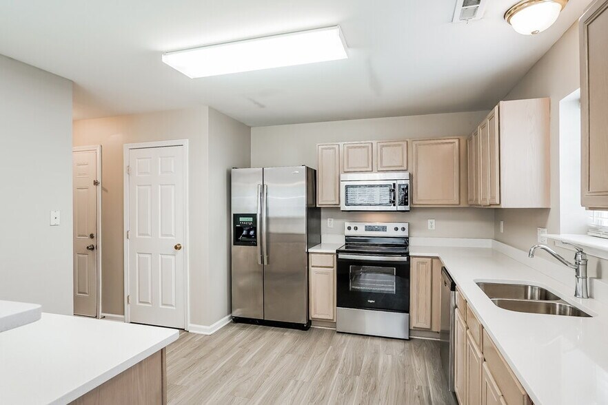 Building Photo - 5405 Kissimmee Ln