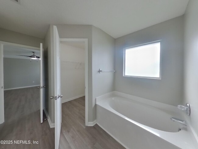 Building Photo - 3208 Ginny Lake Dr