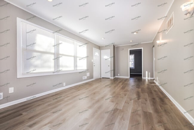 Building Photo - 6700 E 109 St