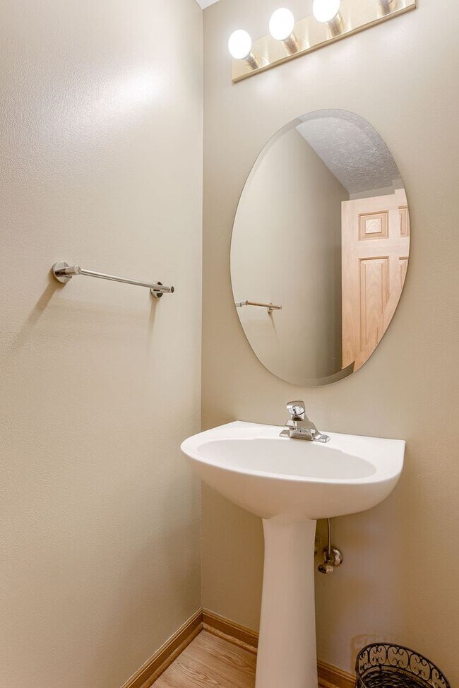 Building Photo - Spacious 4 Bedroom In Gretna!!