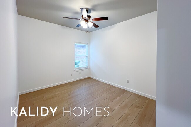 Building Photo - 12504 SW 12th St